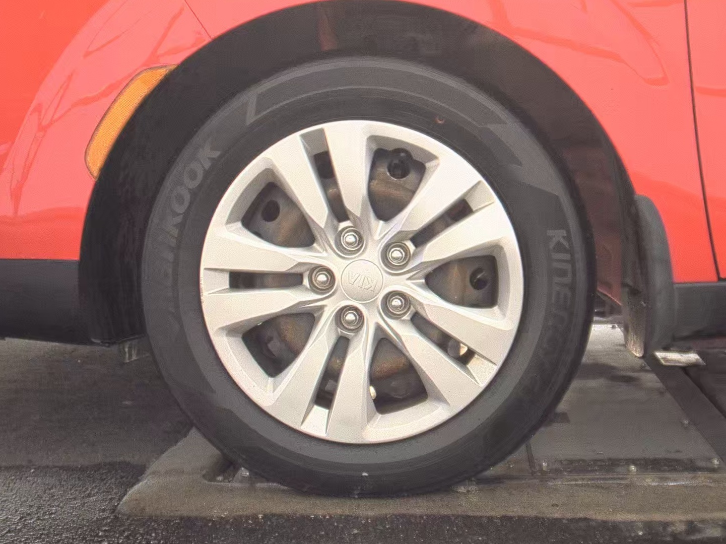 KIA LX - 10