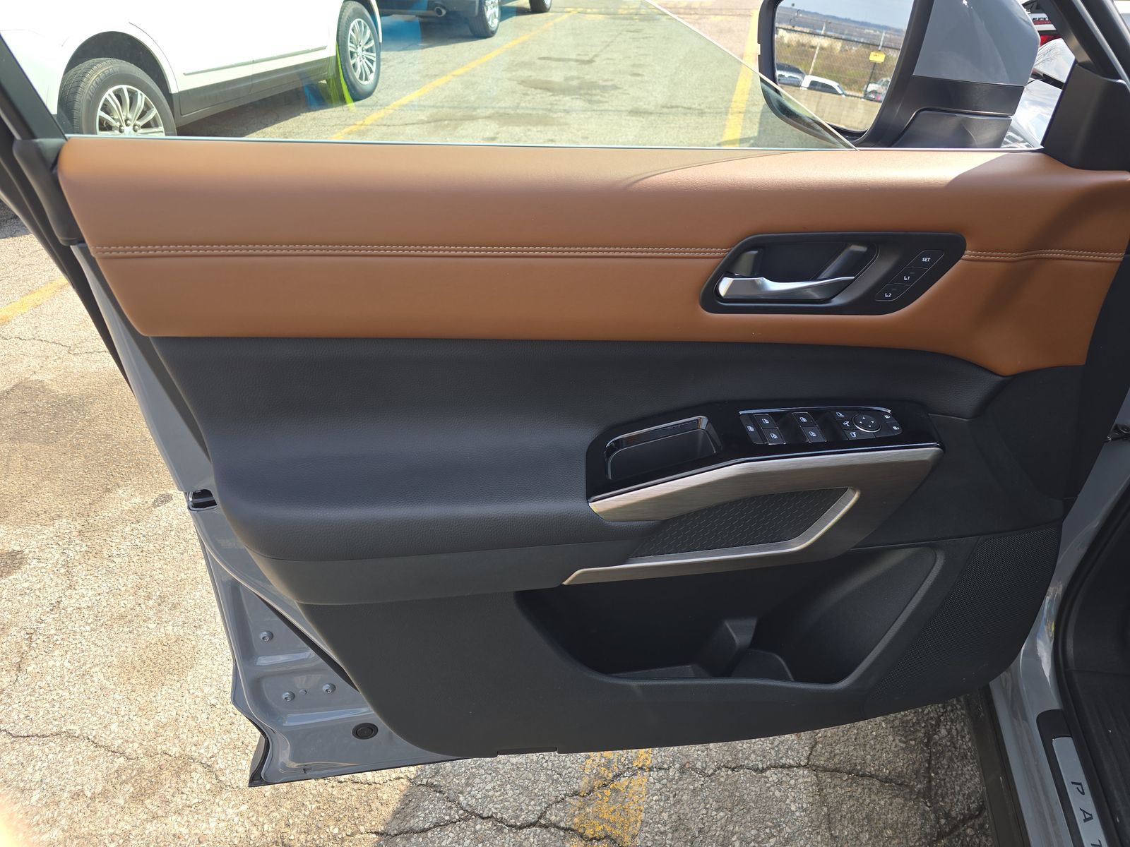 2024 Nissan Pathfinder Platinum FWD