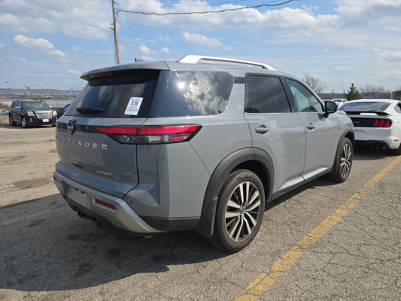 2024 Nissan Pathfinder Platinum FWD