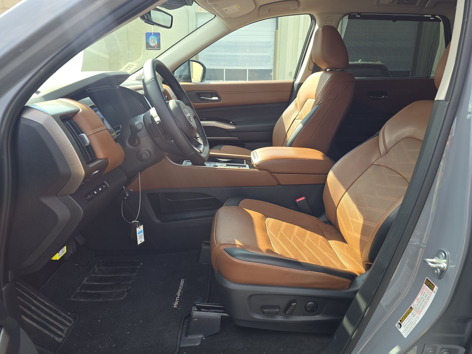 2024 Nissan Pathfinder Platinum FWD