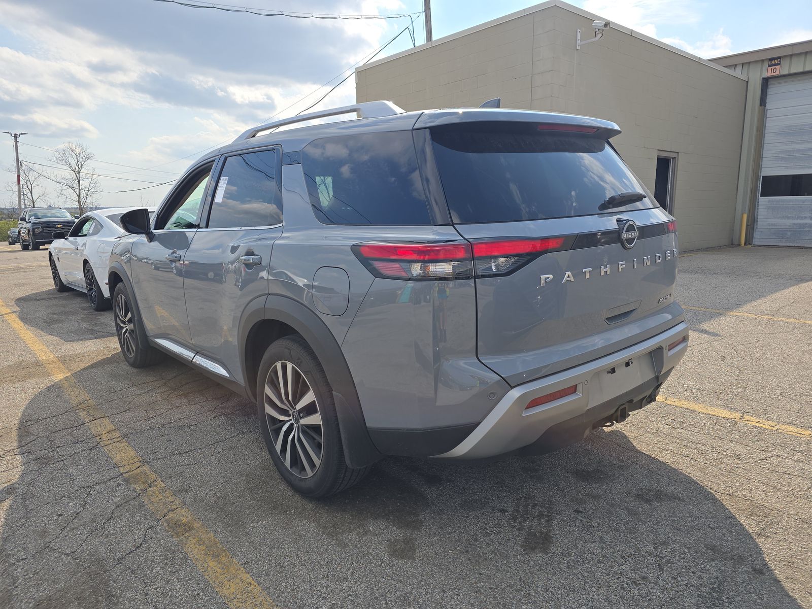 2024 Nissan Pathfinder Platinum FWD