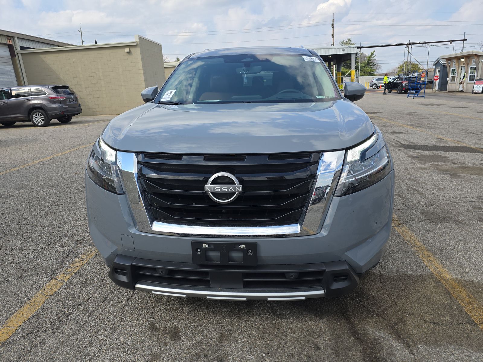 2024 Nissan Pathfinder Platinum FWD