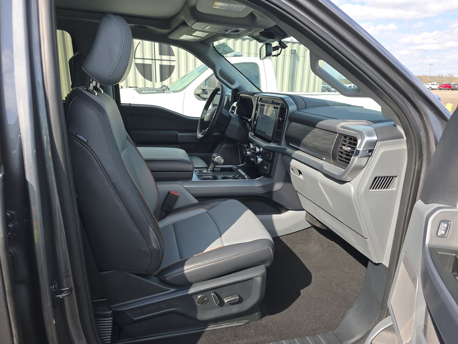 2025 Ford F-150 Lariat AWD