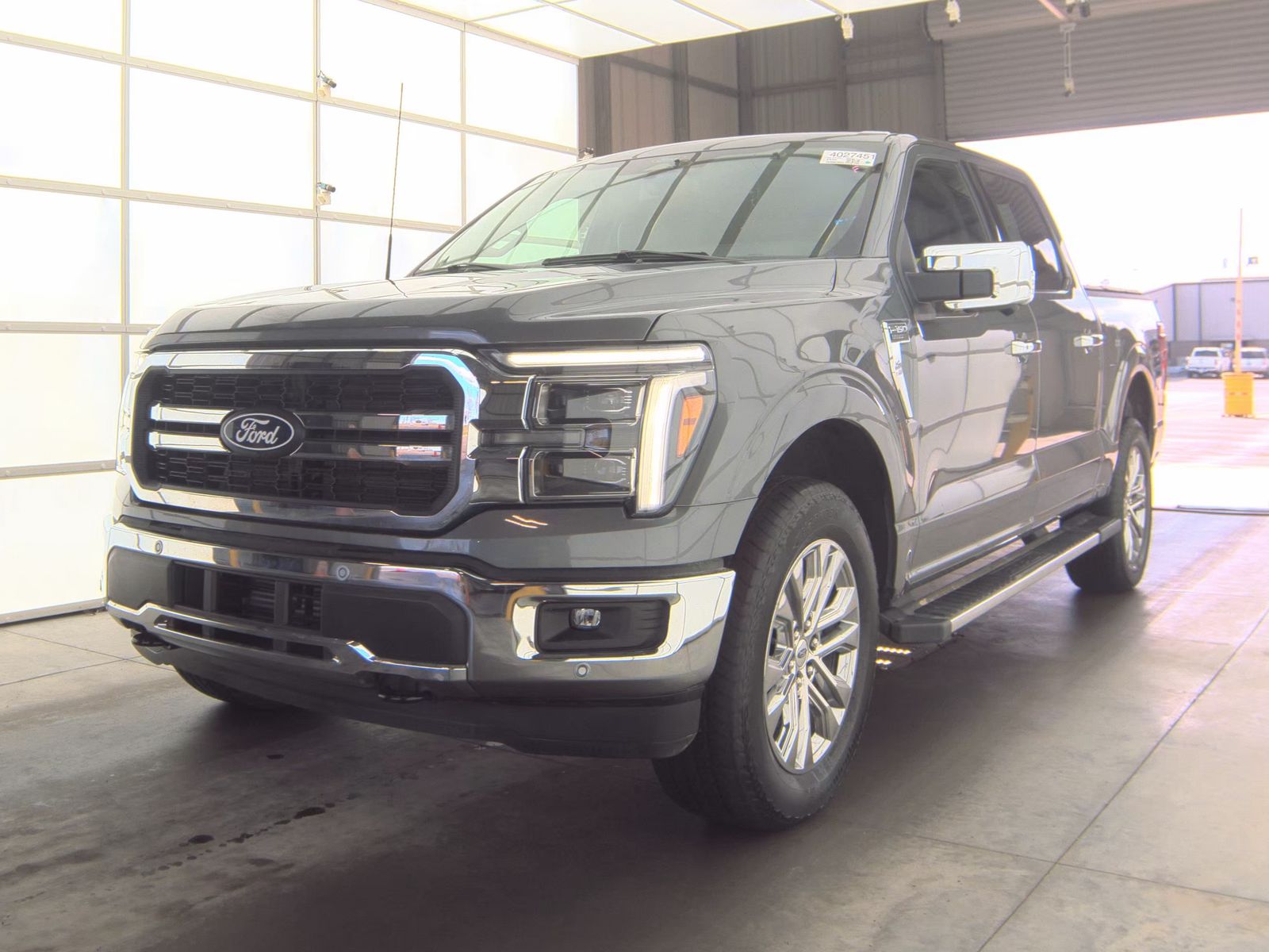 2025 Ford F-150 Lariat AWD