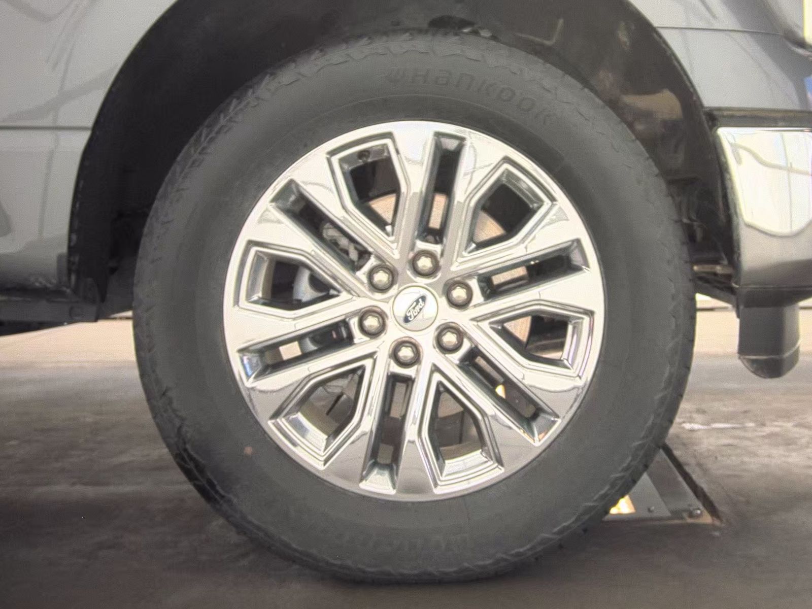 2025 Ford F-150 Lariat AWD