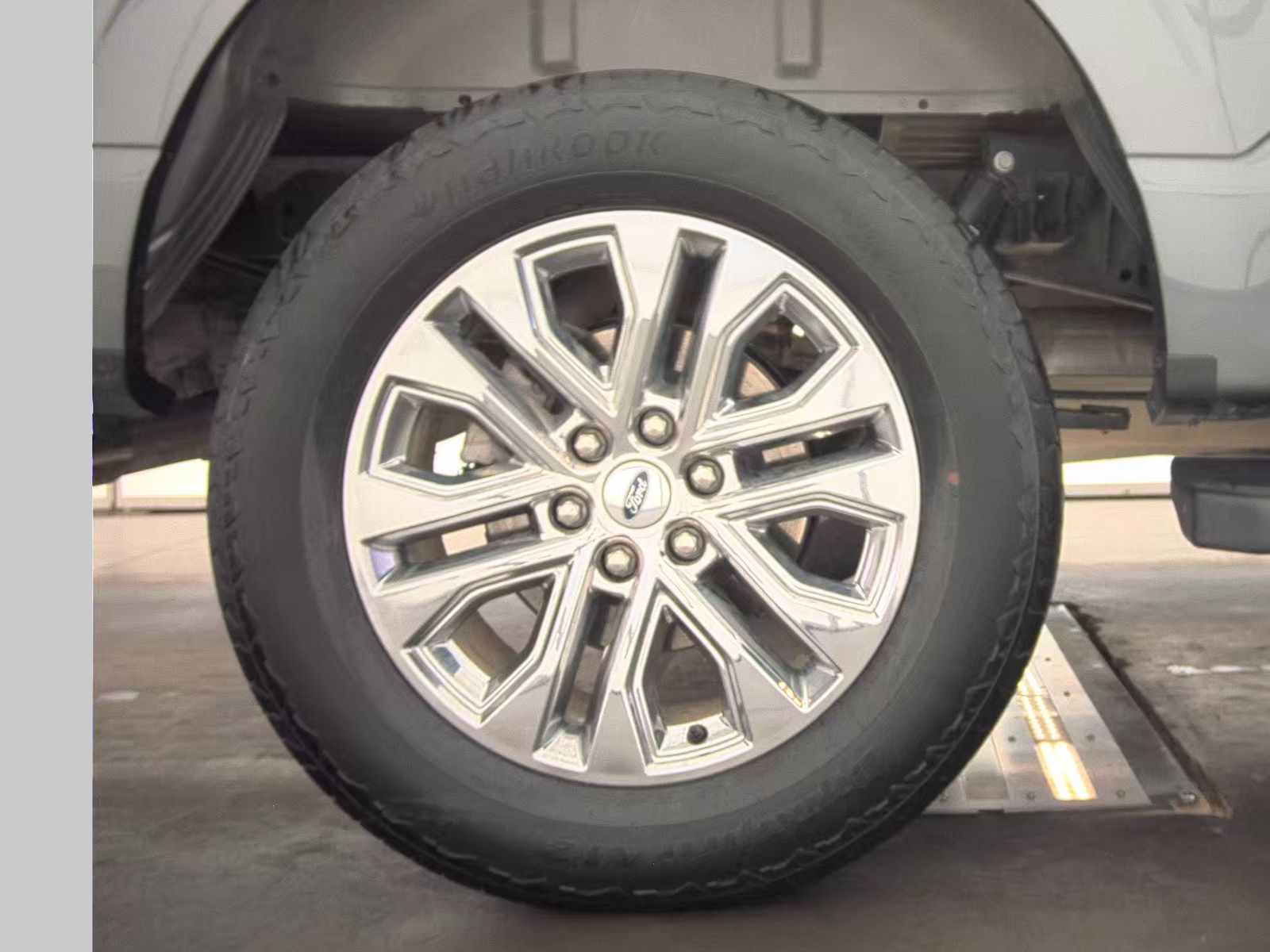 2025 Ford F-150 Lariat AWD