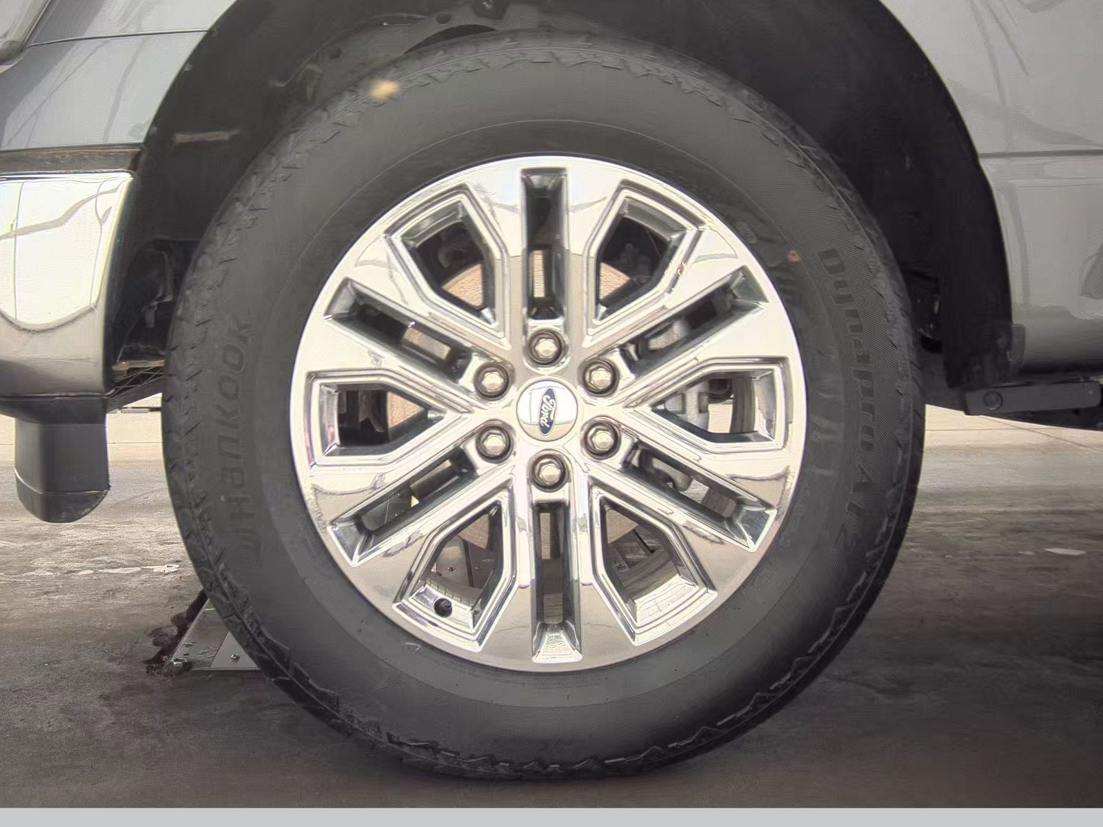 2025 Ford F-150 Lariat AWD