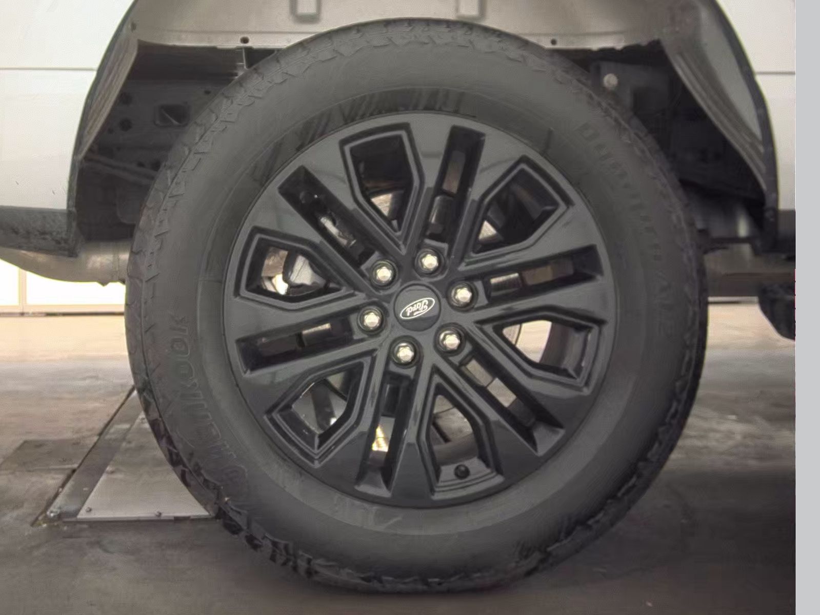 2025 Ford F-150 Hybrid Lariat AWD