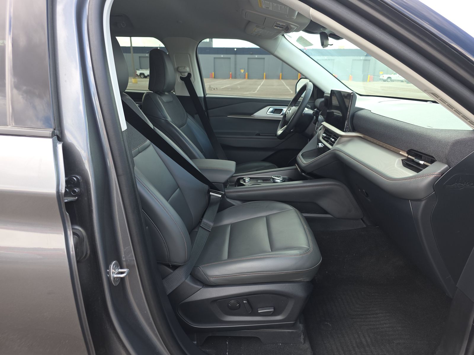 2025 Ford Explorer Active AWD