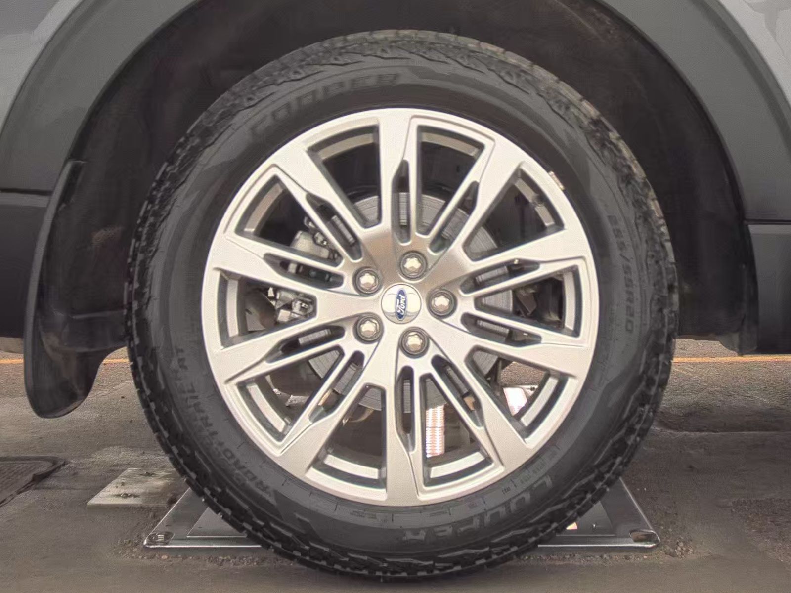 2025 Ford Explorer Active AWD