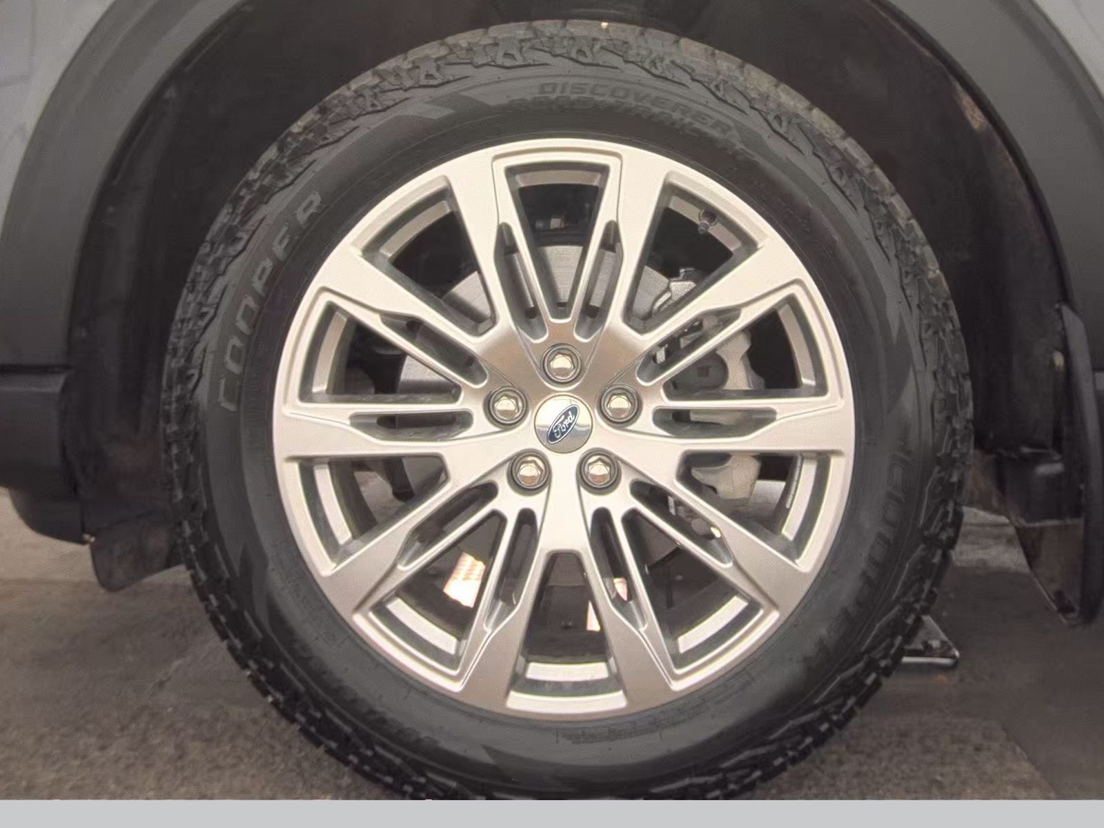 2025 Ford Explorer Active AWD