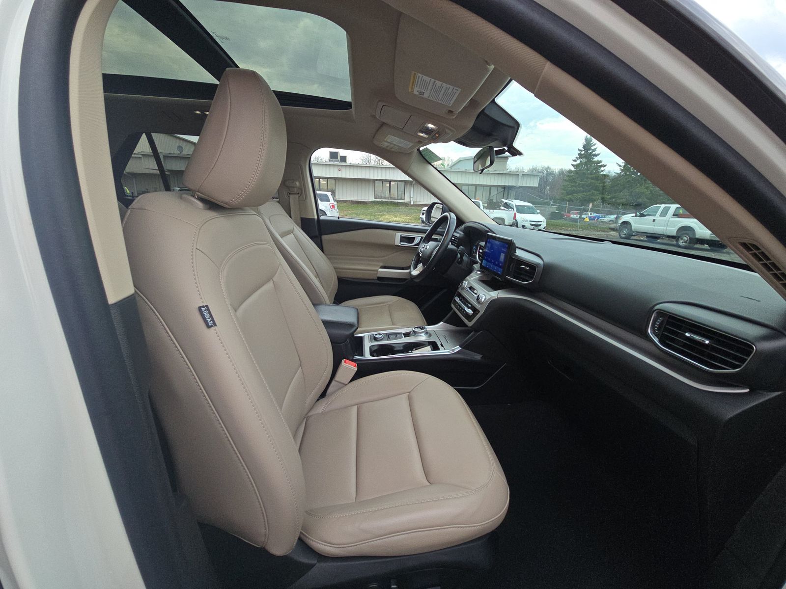 2023 Ford Explorer XLT AWD