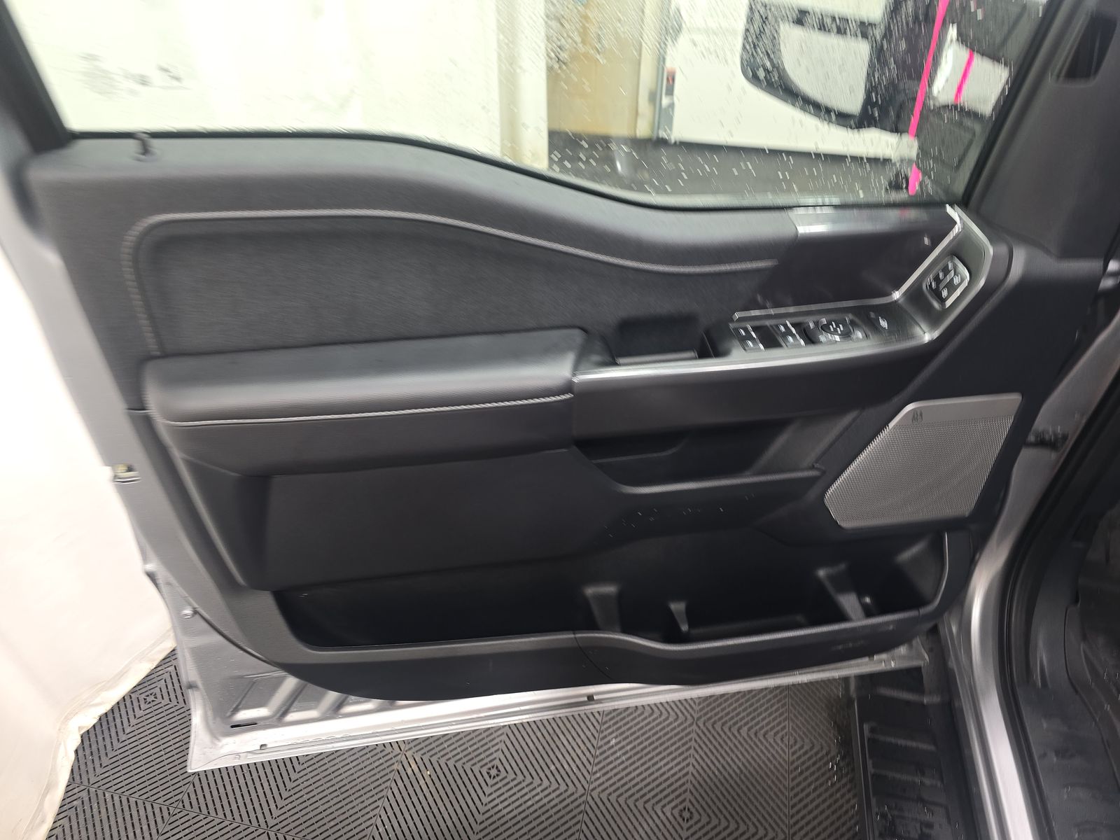 2025 Ford F-150 Lariat AWD