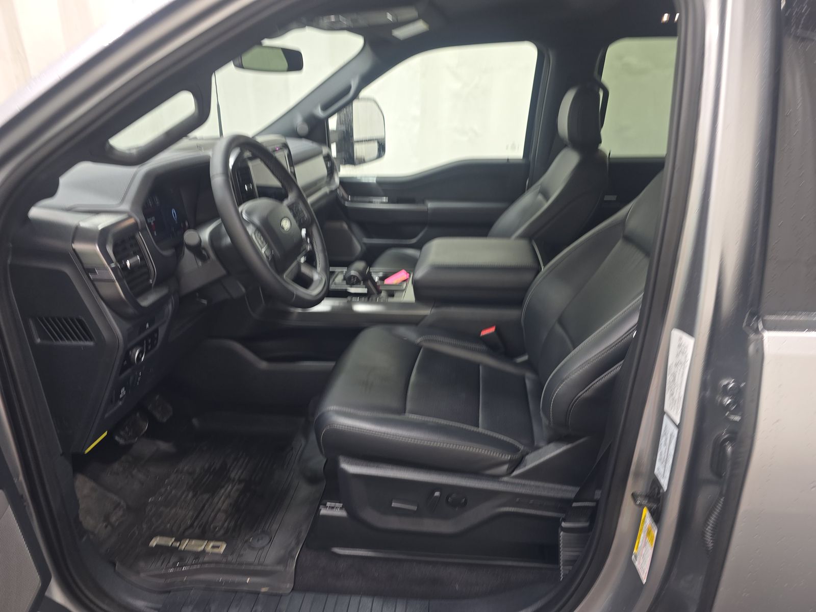 2025 Ford F-150 Lariat AWD