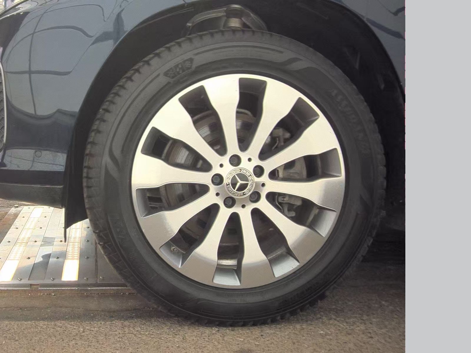 MERCEDES-BENZ GLS - 10