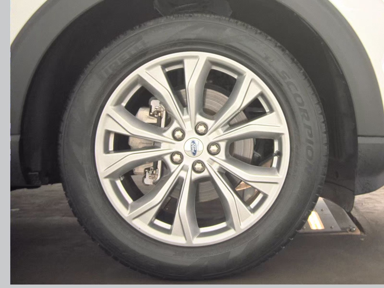 2023 Ford Explorer XLT RWD