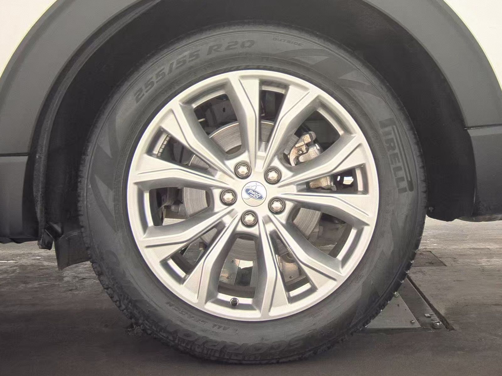 2023 Ford Explorer XLT RWD