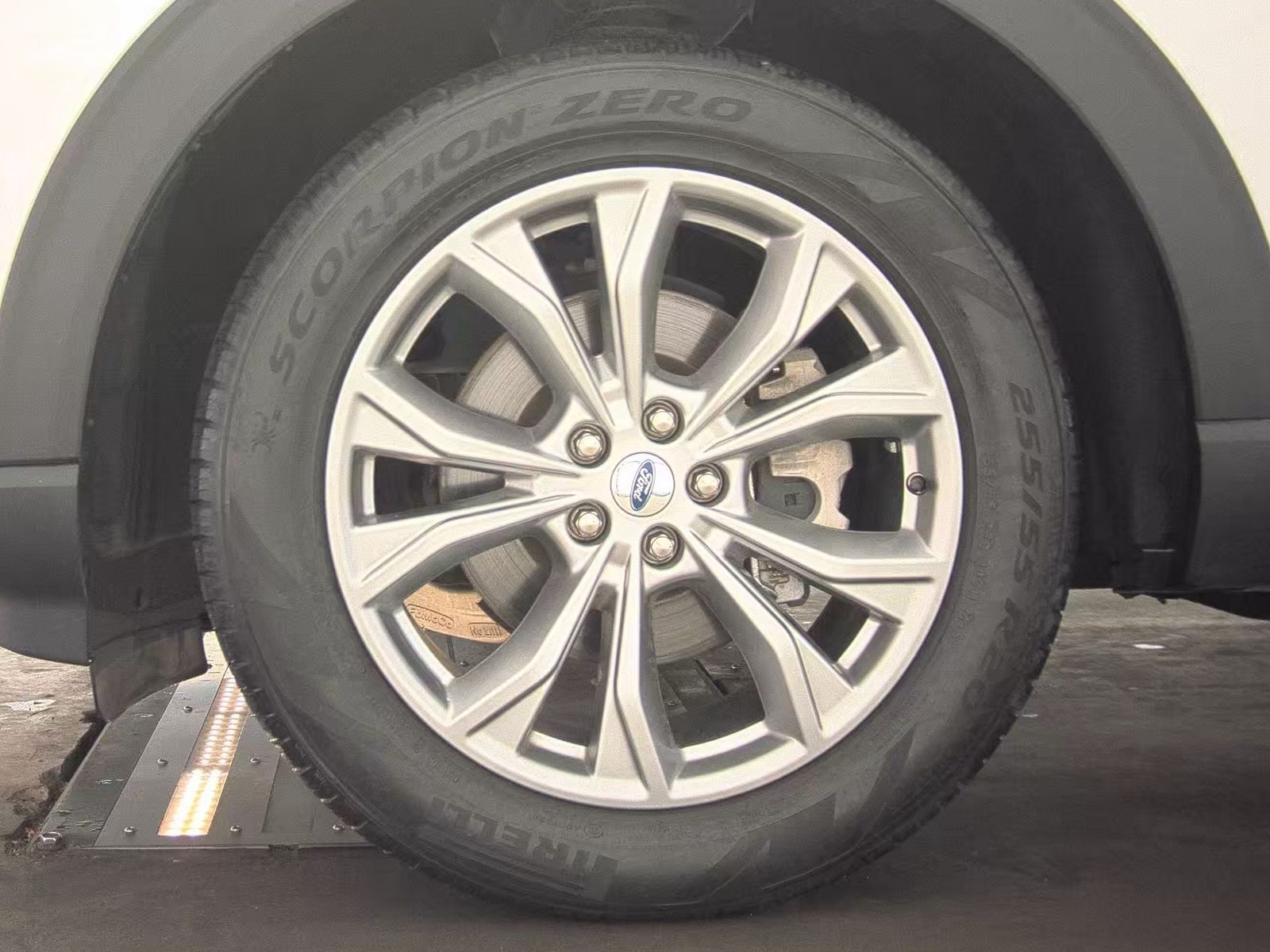 2023 Ford Explorer XLT RWD