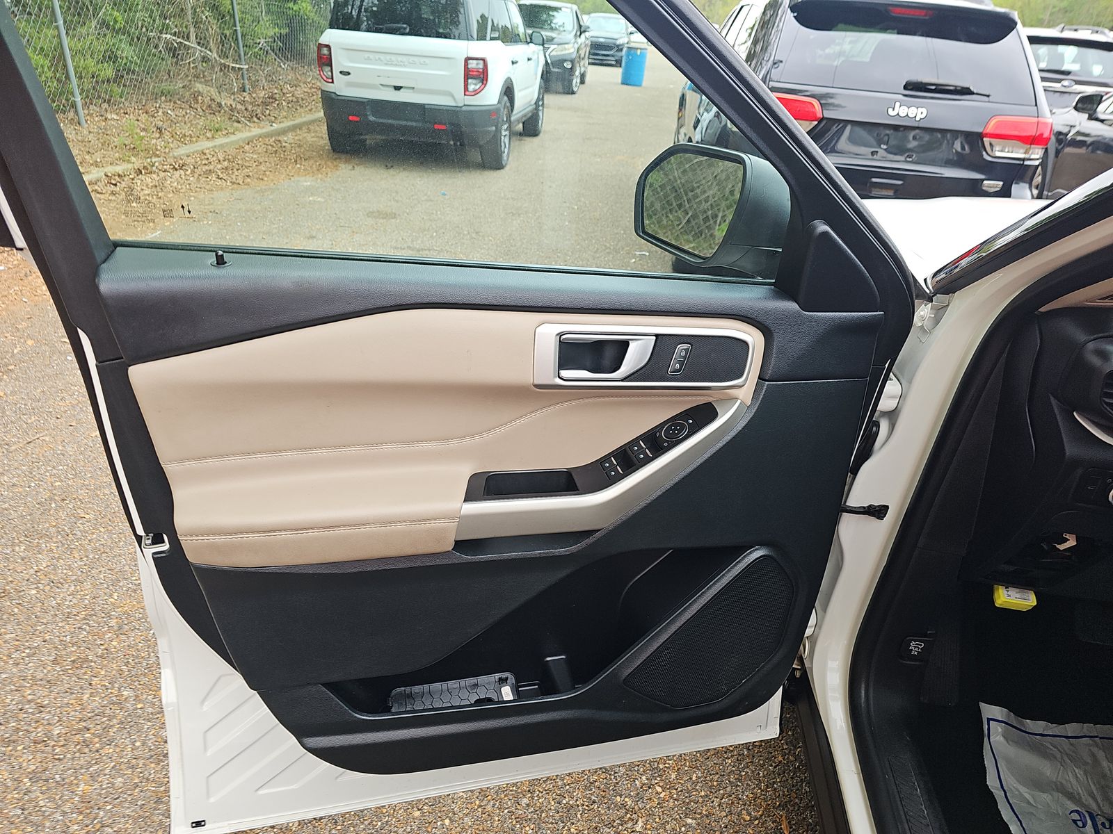FORD EXPLORER - 10