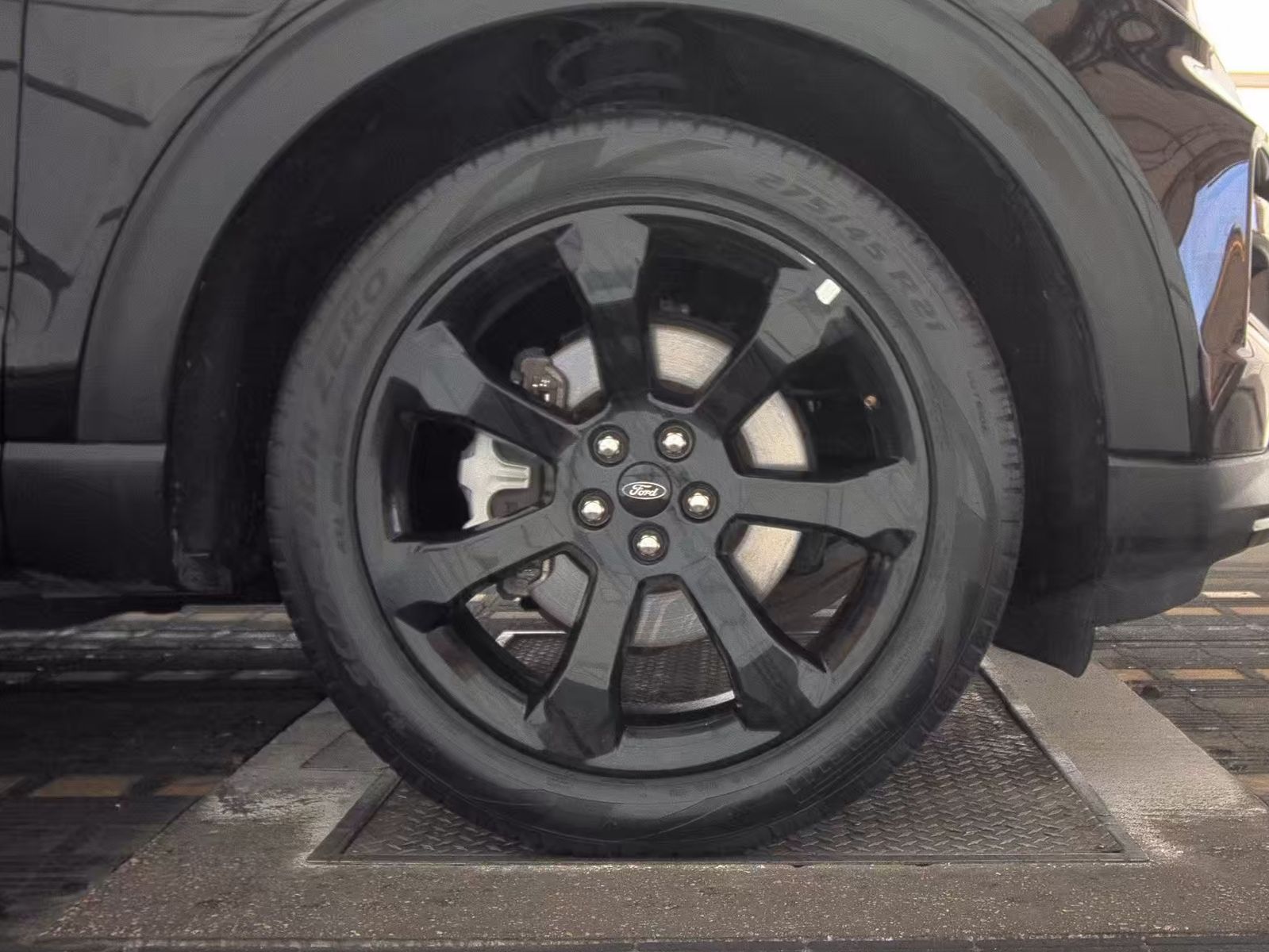 2023 Ford Explorer ST-Line RWD