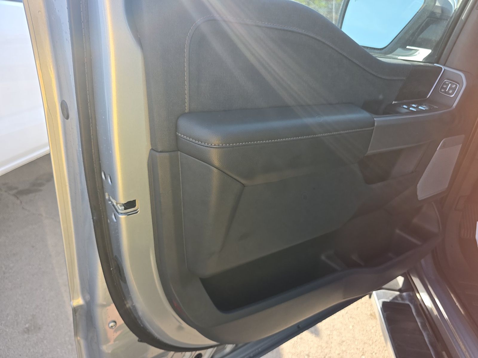 2025 Ford F-150 Lariat AWD