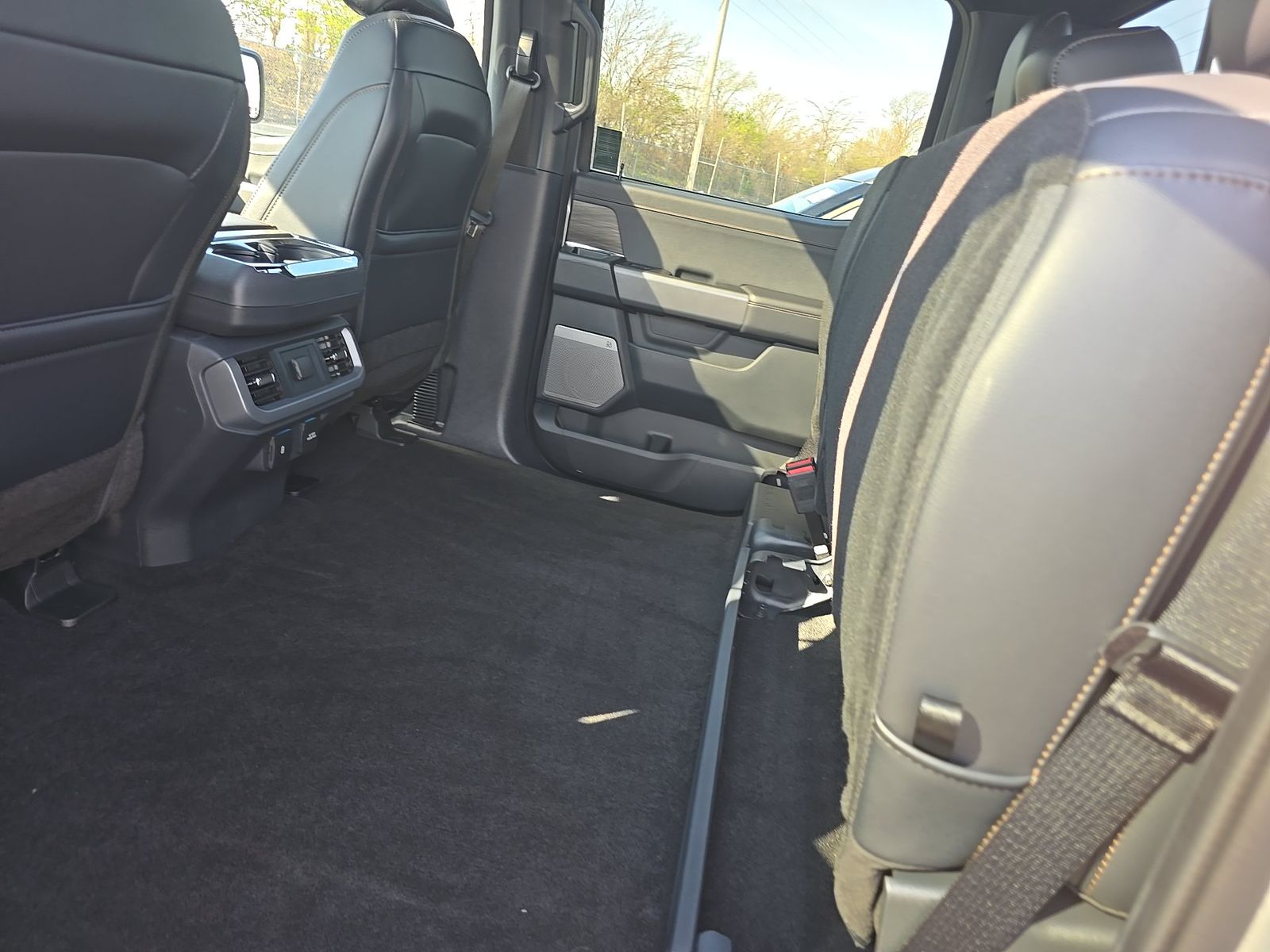 2025 Ford F-150 Lariat AWD