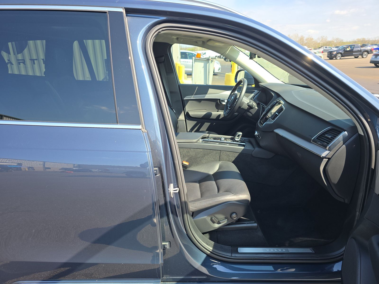 2025 Volvo XC90 B5 Core AWD