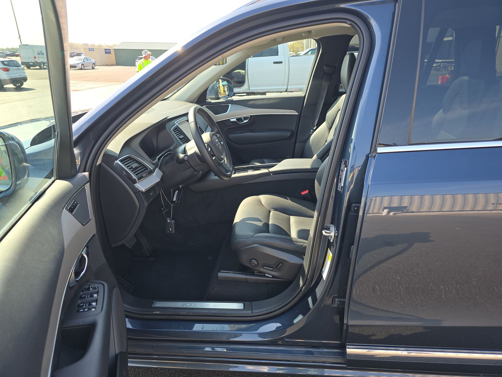 2025 Volvo XC90 B5 Core AWD