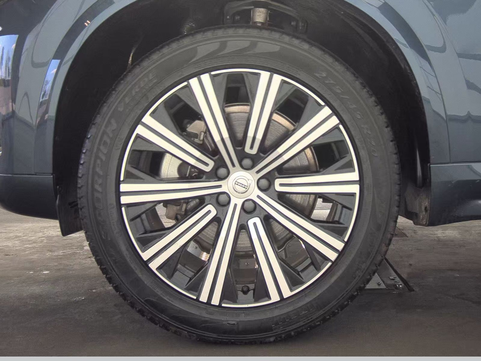 2025 Volvo XC90 B5 Core AWD