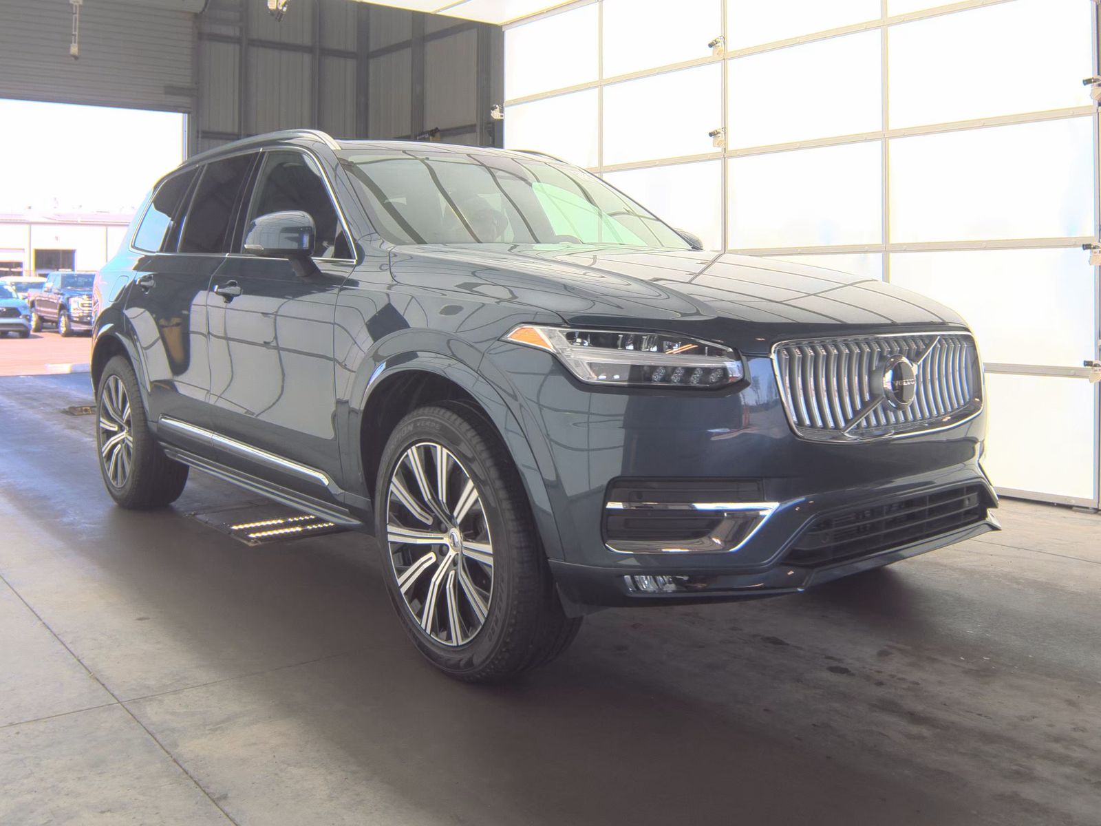 2025 Volvo XC90 B5 Core AWD