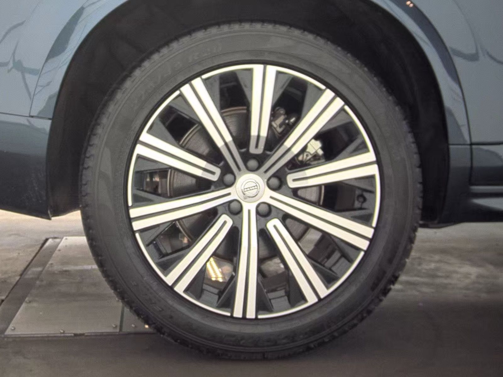 2025 Volvo XC90 B5 Core AWD