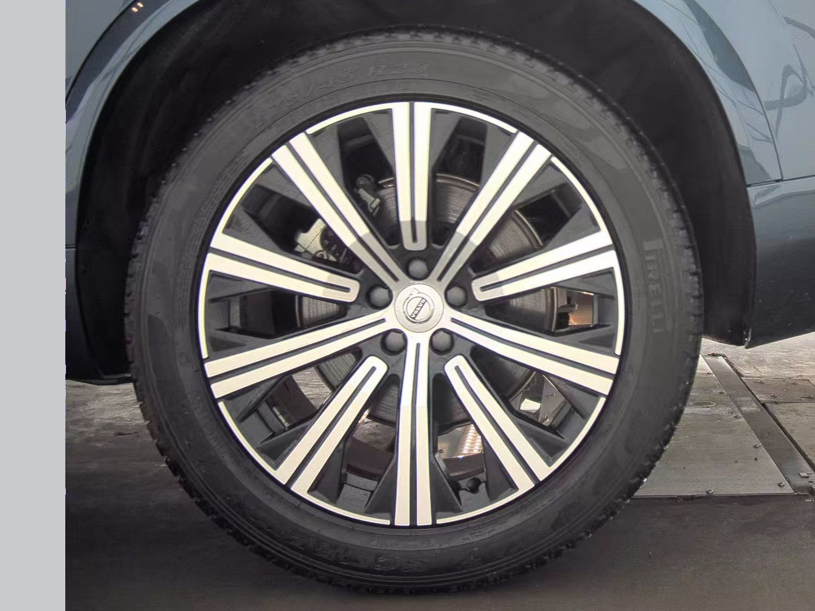 2025 Volvo XC90 B5 Core AWD