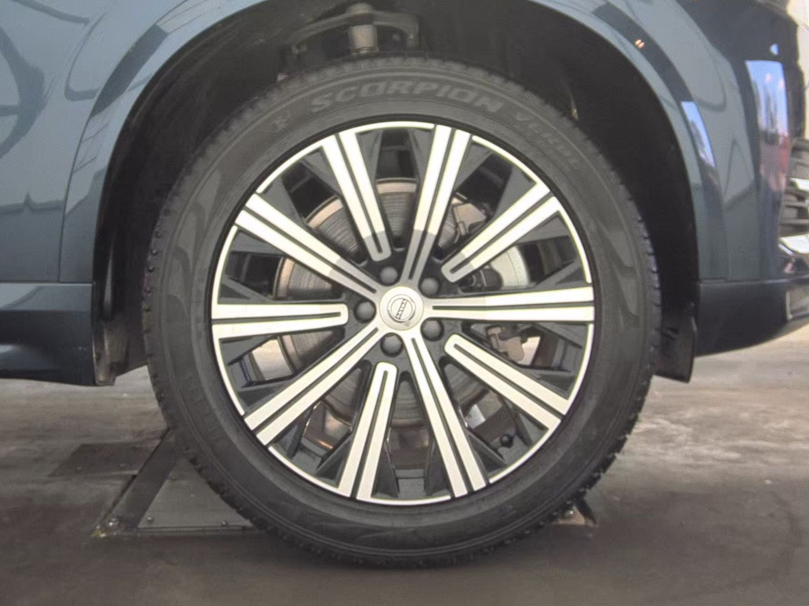 2025 Volvo XC90 B5 Core AWD