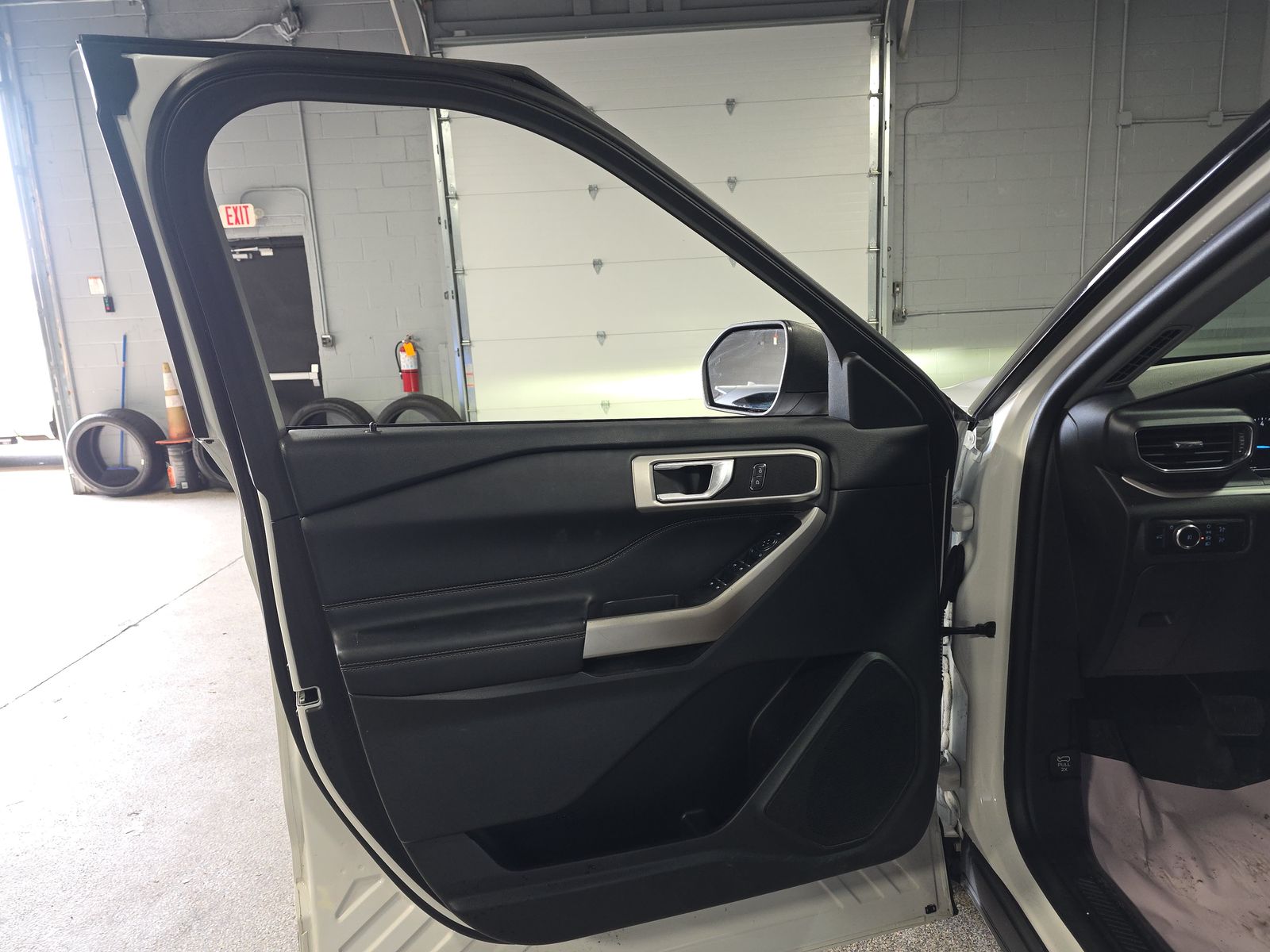 2023 Ford Explorer XLT AWD