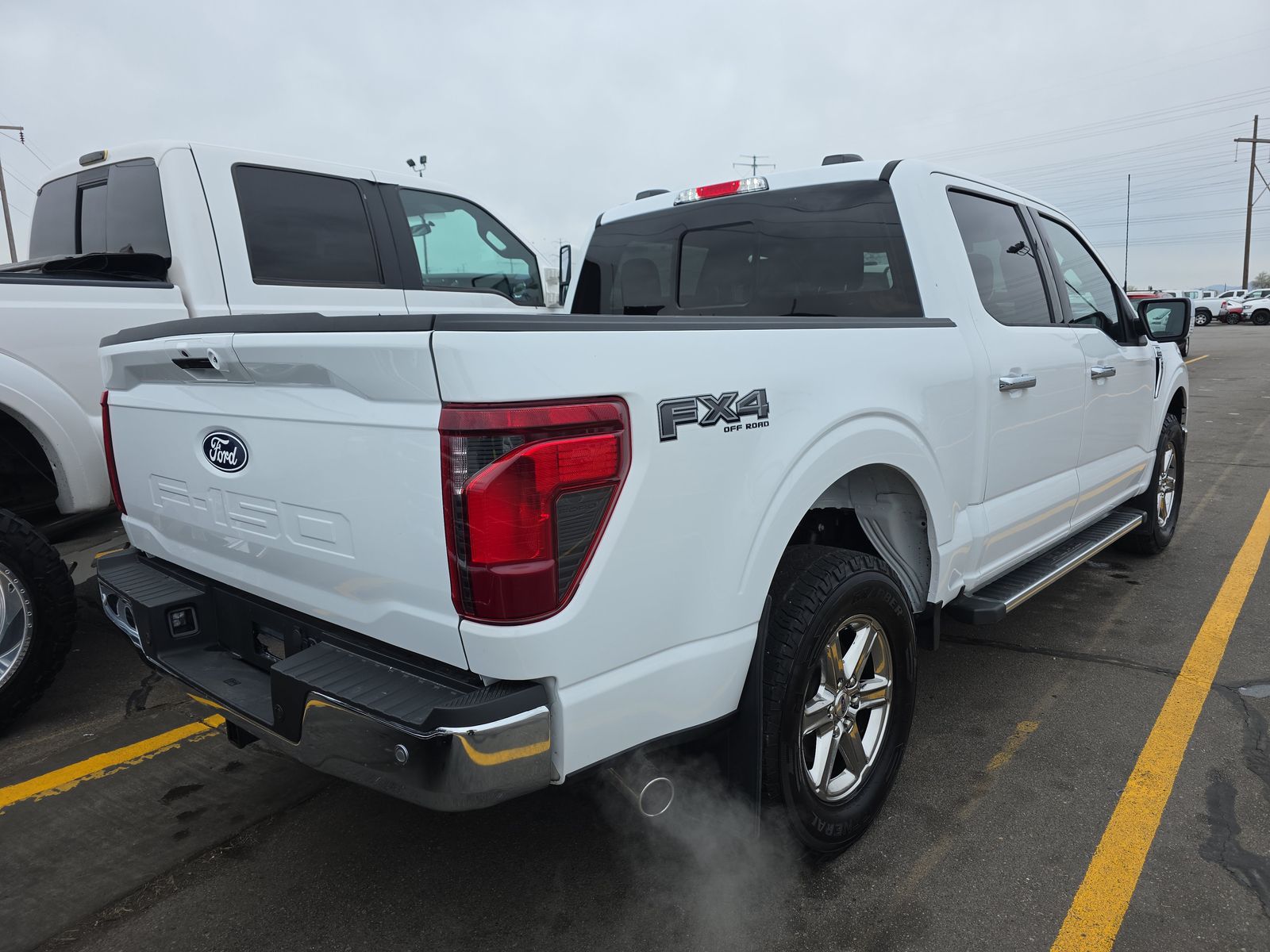 2024 FORD F150 XLT GAS WHITE SHORT BED SINGLE - Image 4