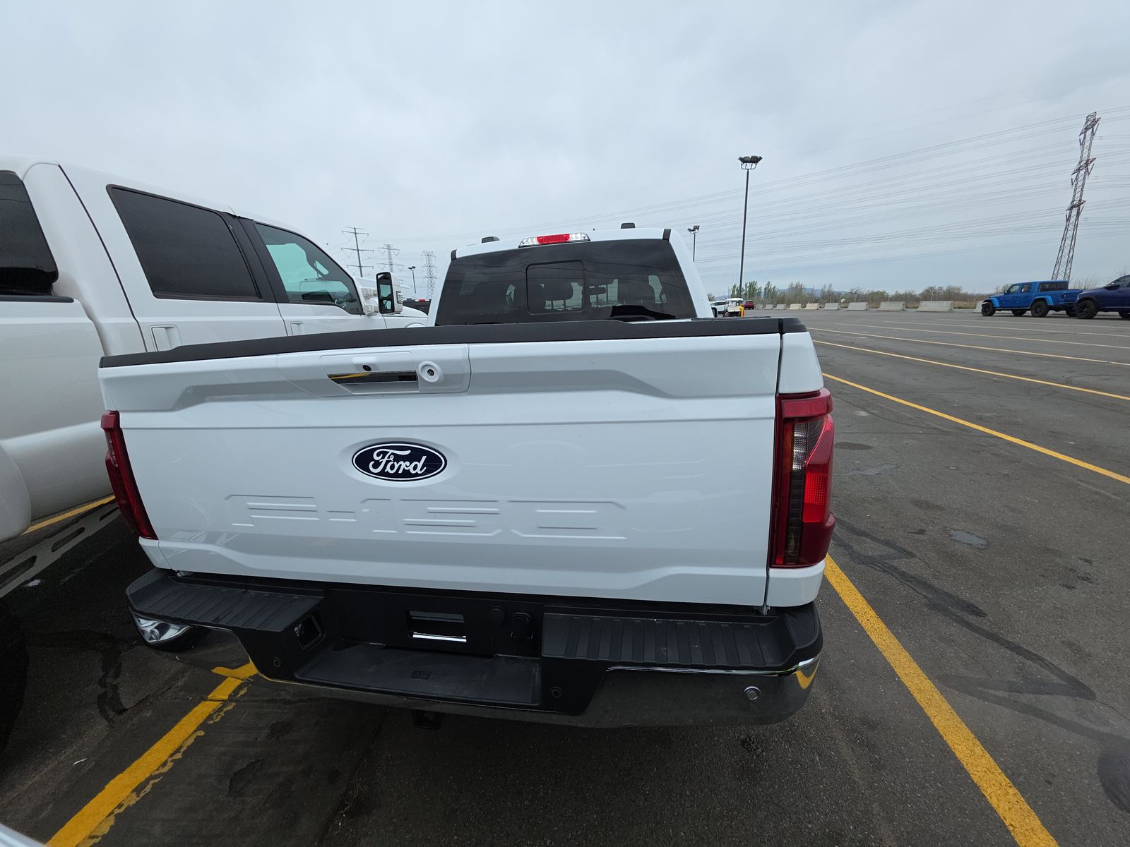 2024 FORD F150 XLT GAS WHITE SHORT BED SINGLE - Image 5