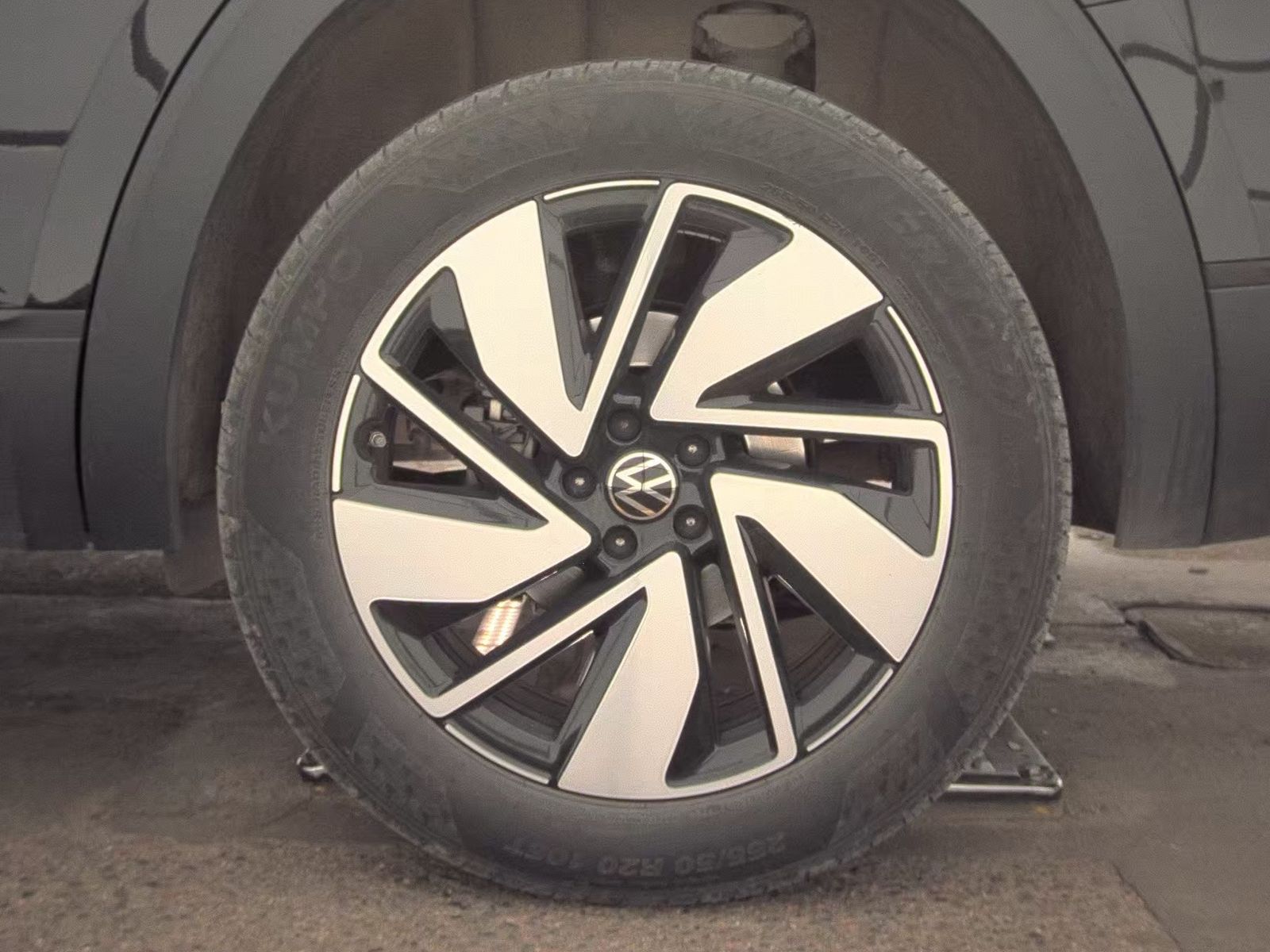 2025 Volkswagen Atlas 2.0T SE AWD