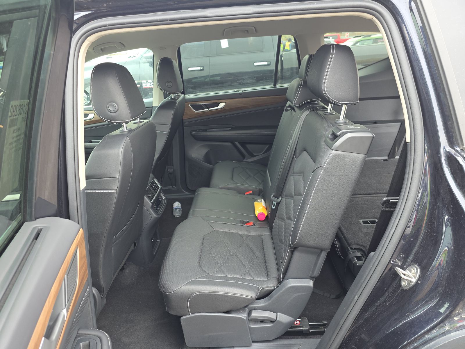 2025 Volkswagen Atlas 2.0T SE AWD