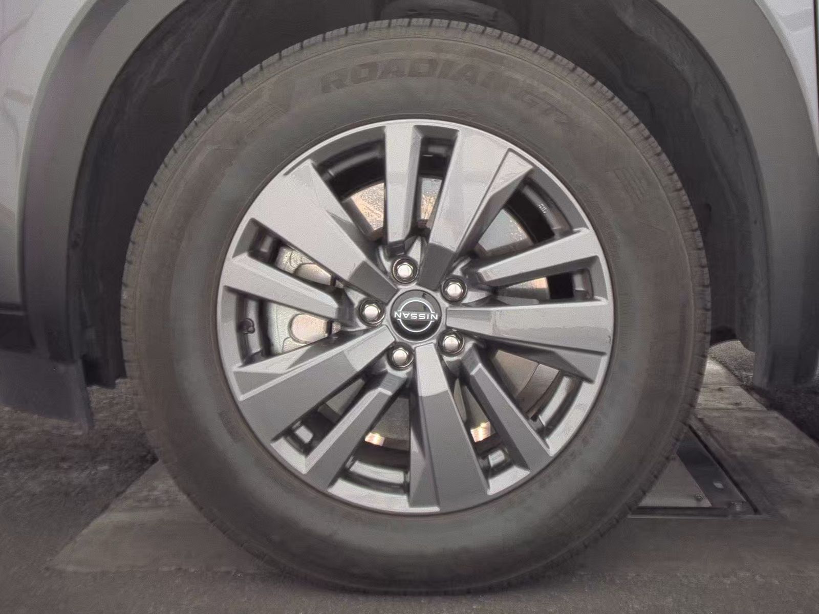 2025 Nissan Pathfinder SV FWD