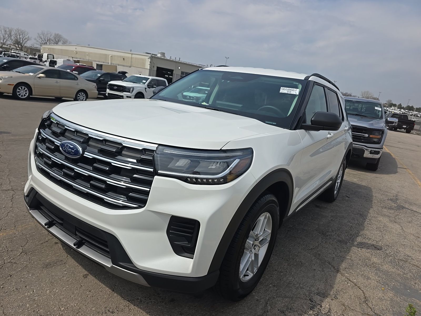 2025 Ford Explorer Active AWD