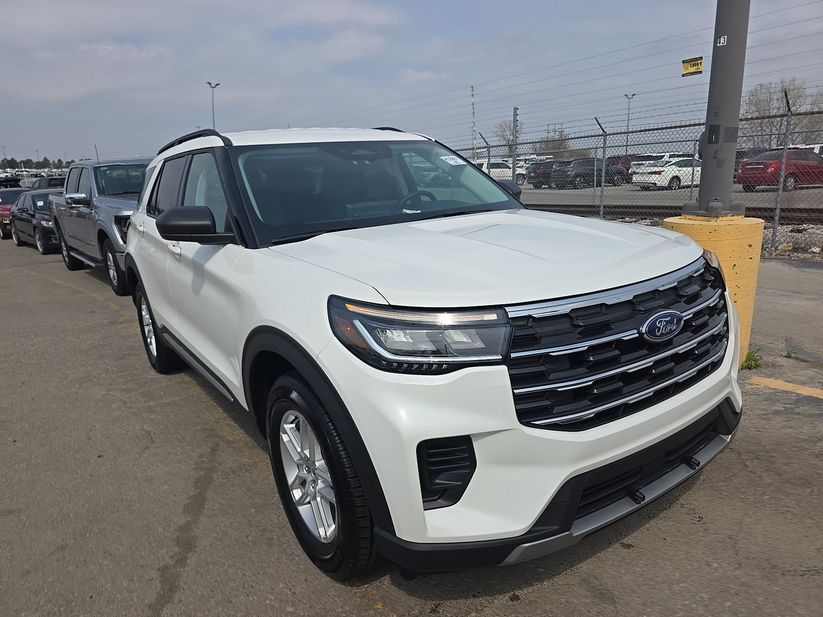 2025 Ford Explorer Active AWD