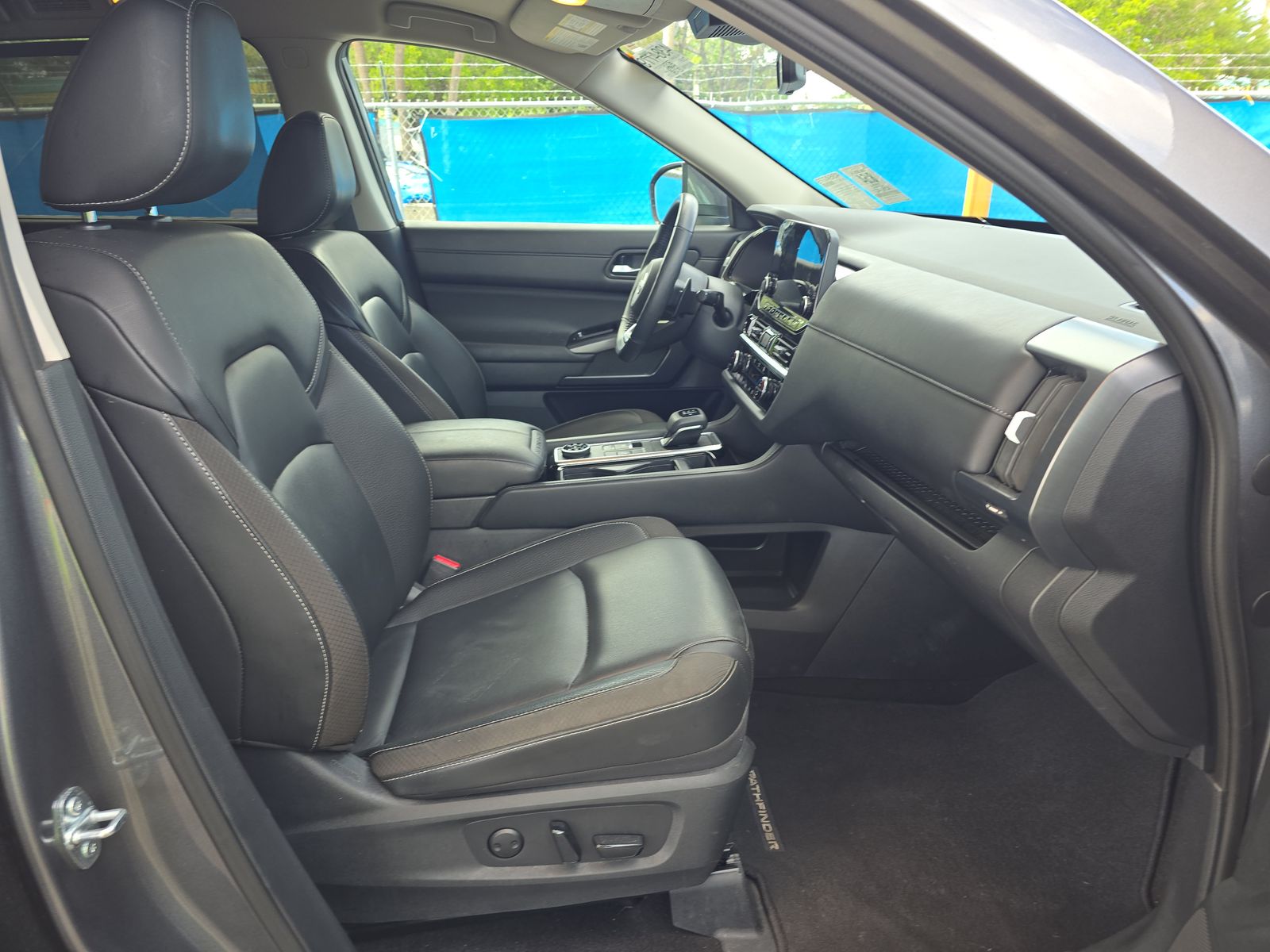 2025 Nissan Pathfinder SL AWD