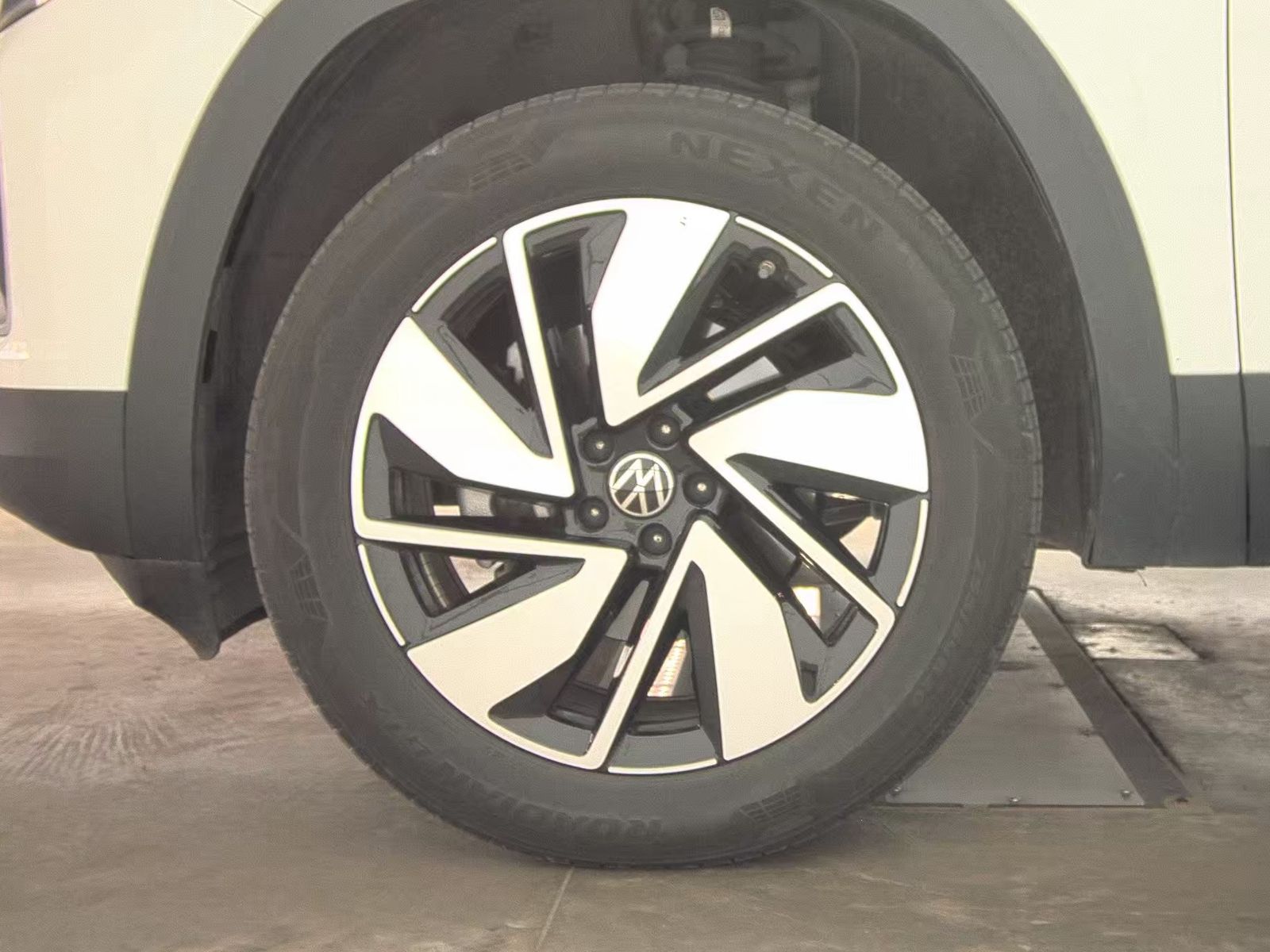 2025 Volkswagen Atlas 2.0T SE FWD