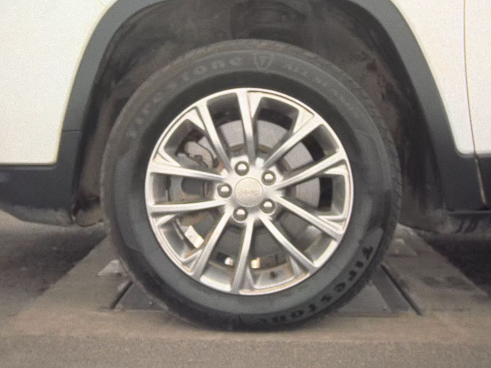 JEEP LATITUDE + - 10