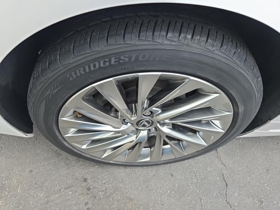 2019 Lexus ES ES 300h Luxury FWD