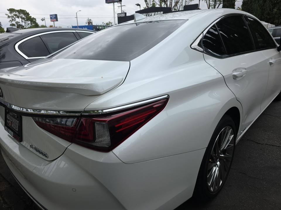 2019 Lexus ES ES 300h Luxury FWD