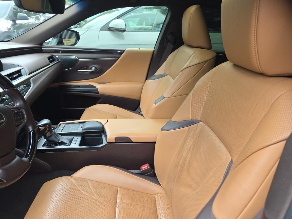 2019 Lexus ES ES 300h Luxury FWD