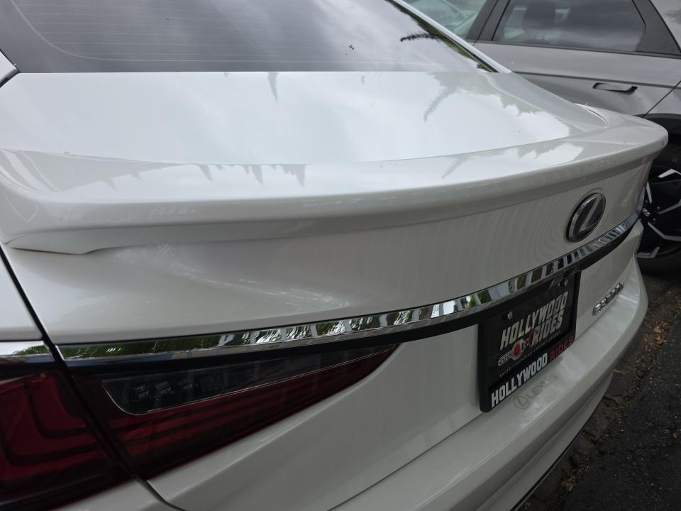 2019 Lexus ES ES 300h Luxury FWD