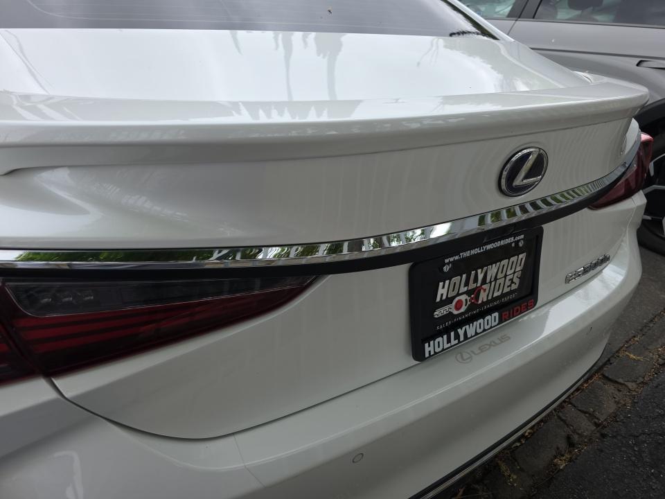 2019 Lexus ES ES 300h Luxury FWD