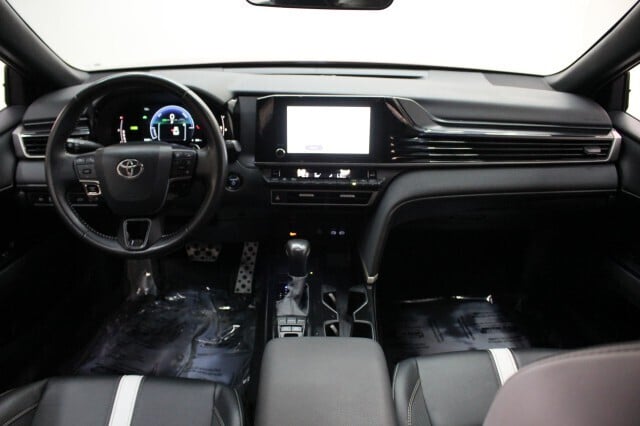 2025 Toyota Camry SE FWD